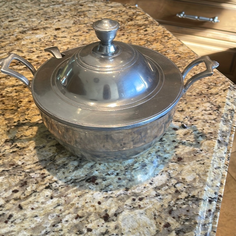 Beautiful Antique Wilton Pewter Soup tureen with ladle